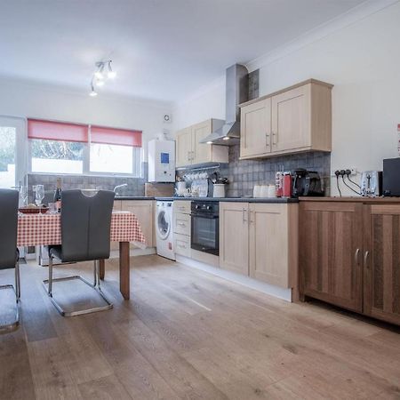 Glenvale - 2 Bedroom Apartment - Сондерсфут Экстерьер фото